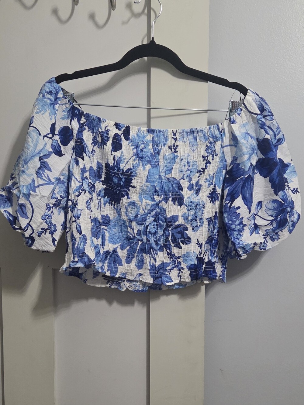 NWT - H&M White and Blue Floral Off-Shoulder Smocked Puff Sleeve Crop Top